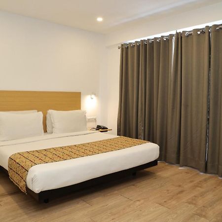 Crayon Hotels Gandhinagar Bagian luar foto