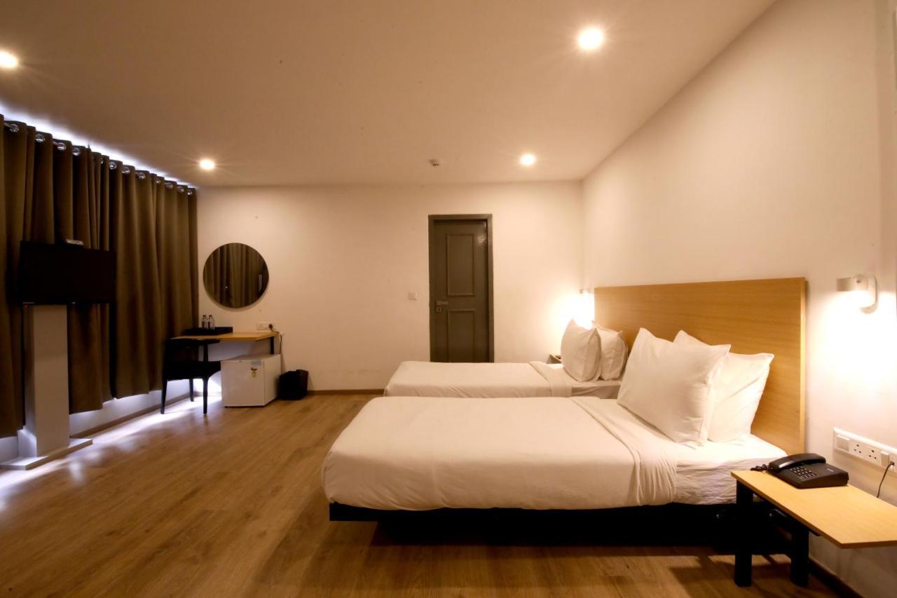 Crayon Hotels Gandhinagar Bagian luar foto