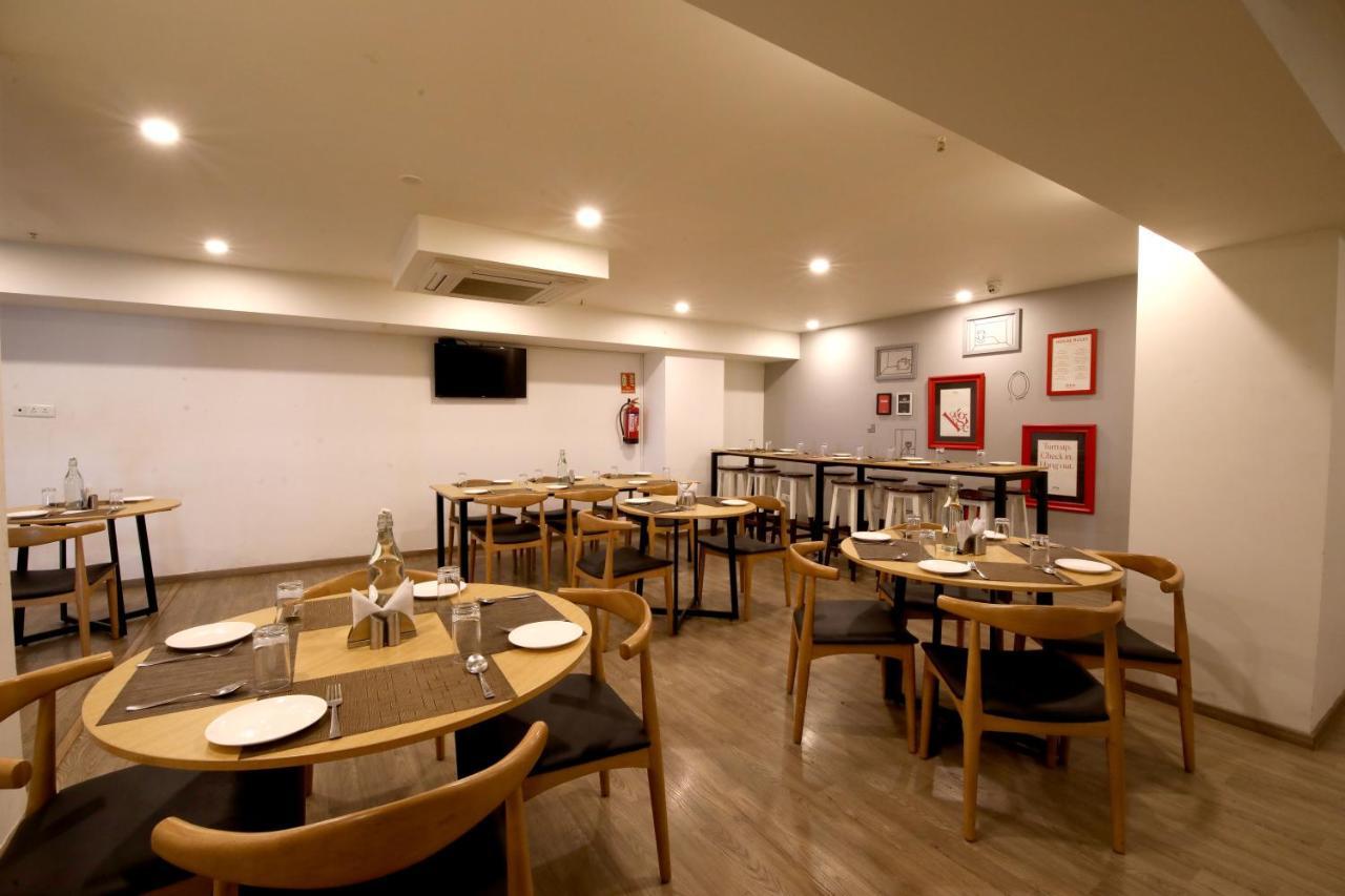 Crayon Hotels Gandhinagar Bagian luar foto